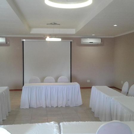 Larissa Hotel Maun Exterior foto