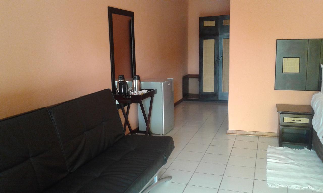 Larissa Hotel Maun Exterior foto
