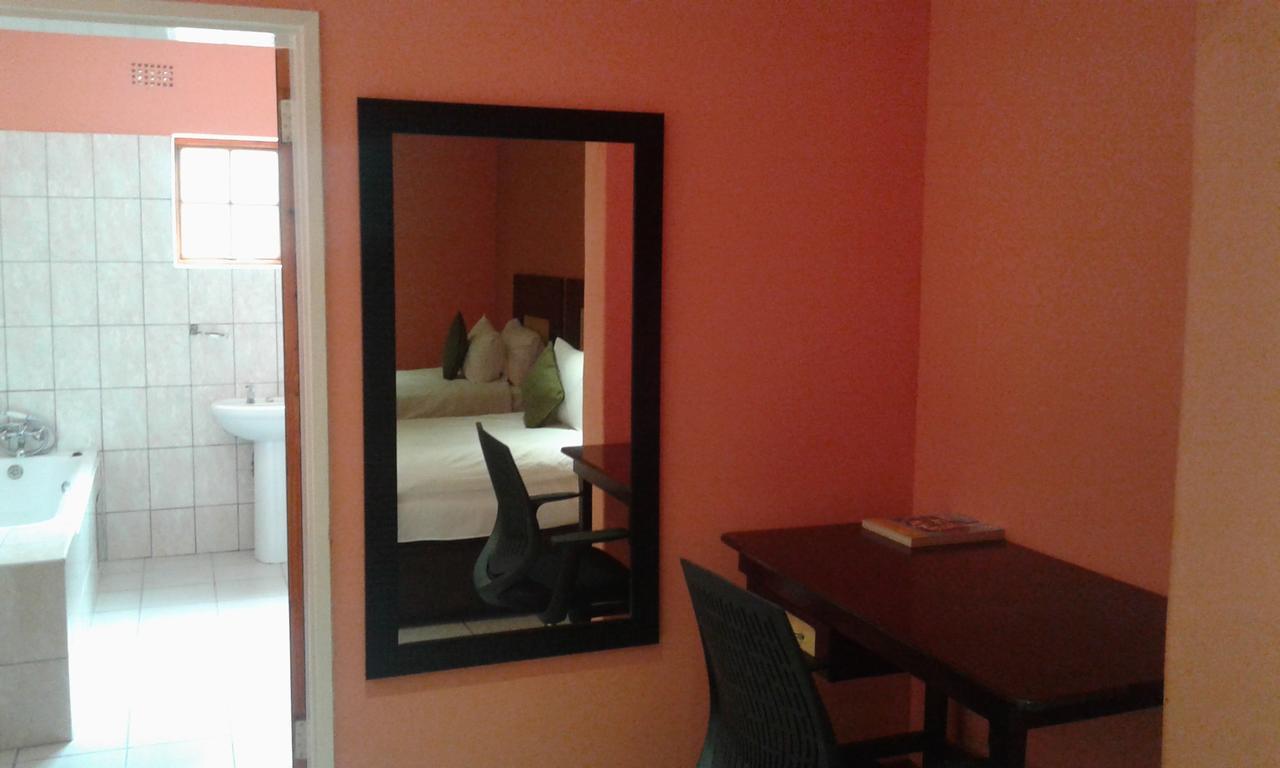 Larissa Hotel Maun Exterior foto